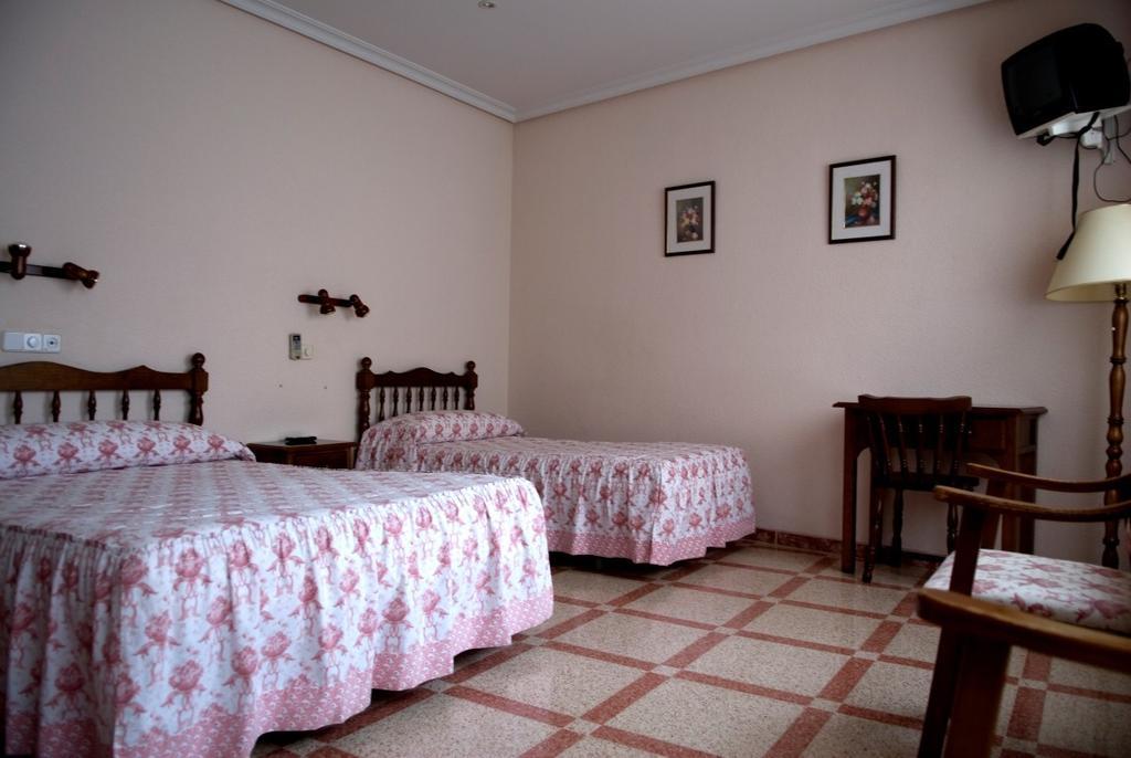 Hostal Restaurante San Poul Consuegra Cameră foto